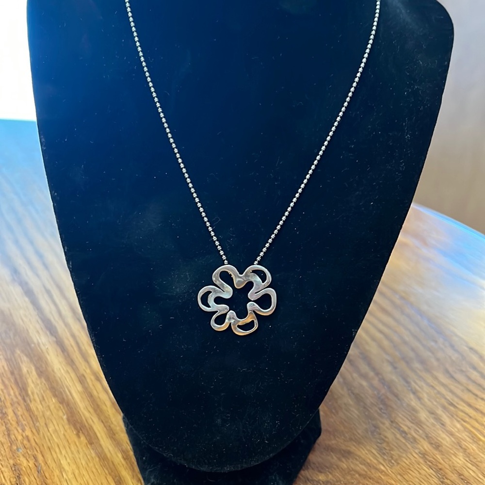 Silpada flower necklace